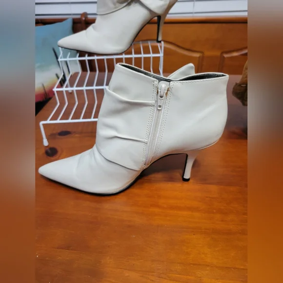 ALDO white leather heeled booties - Picture 7 of 7